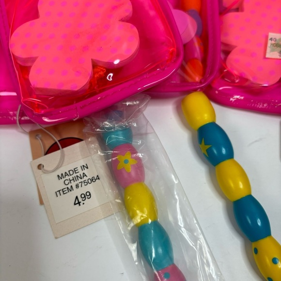 Four (4) Pink Pouches, Pens & Flower Note Pads & 3 Long Stick Lollipops NEW - Picture 5 of 9